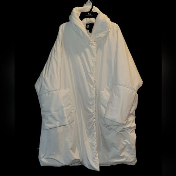 Igor Dobranic White Oversized Coat - Picture 2 of 15